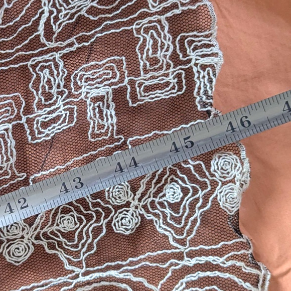 90s Vintage Cream Embroidered Sheer Black Mesh Wrap Shawl - Picture 8 of 9